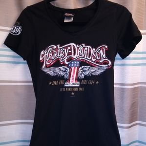 Barley worn Harley Davidson t-shirt
